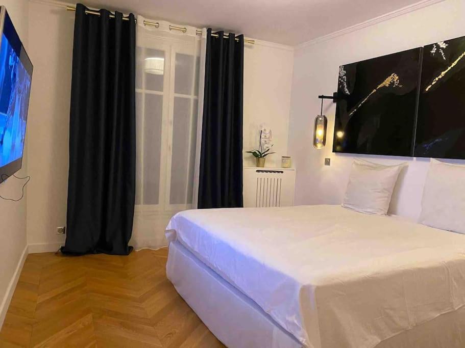 Appartement Chanel Avenue Montaigne & Elysees 4 Guests Parijs