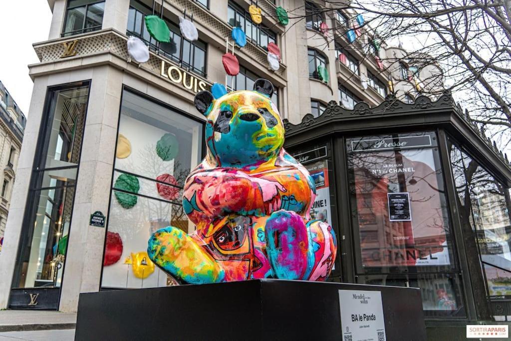 Chanel Avenue Montaigne & Elysees 4 Guests Parijs