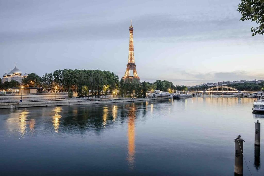 Appartement Chanel Avenue Montaigne & Elysees 4 Guests Parijs