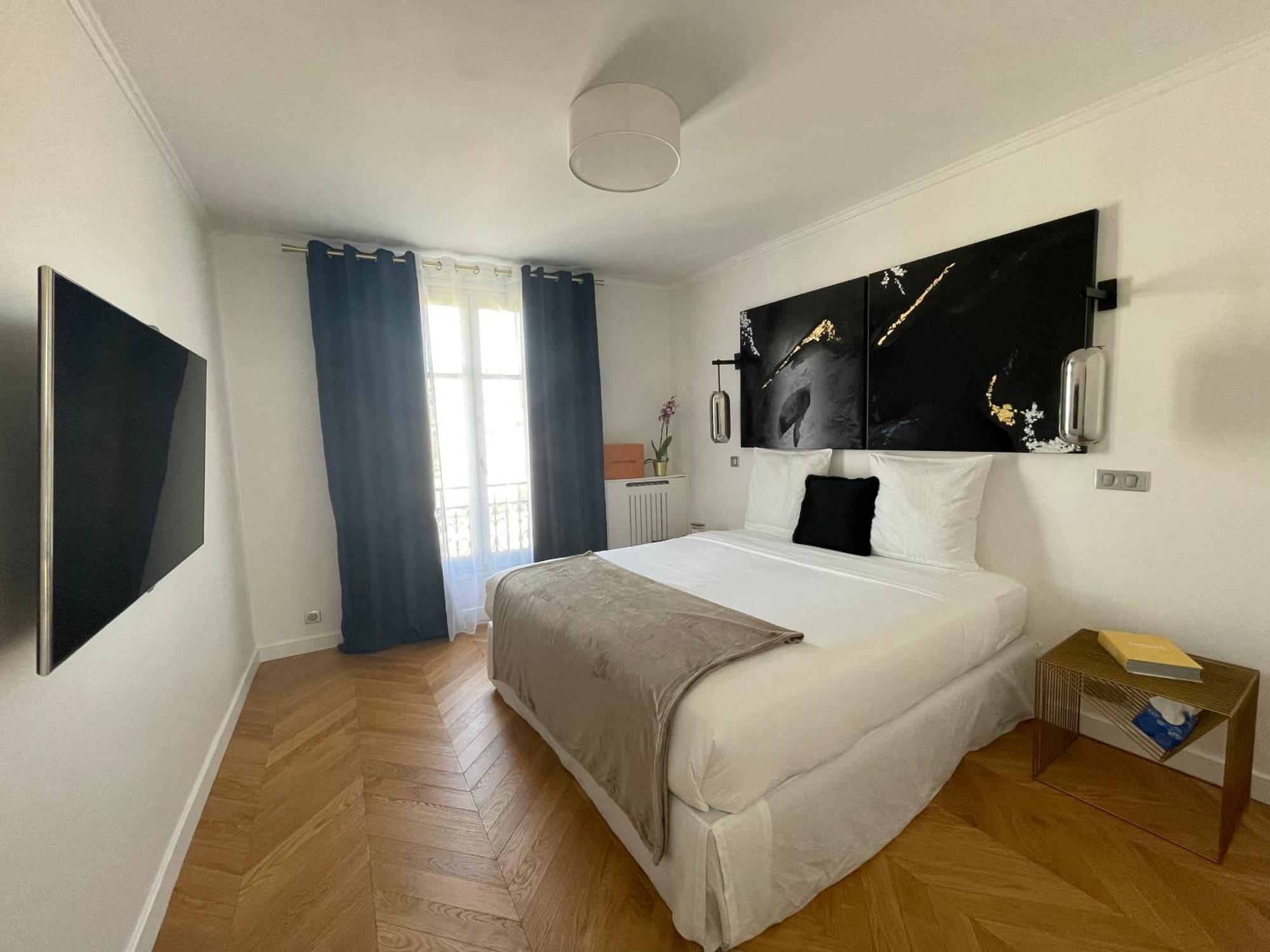 Chanel Avenue Montaigne & Elysees 4 Guests