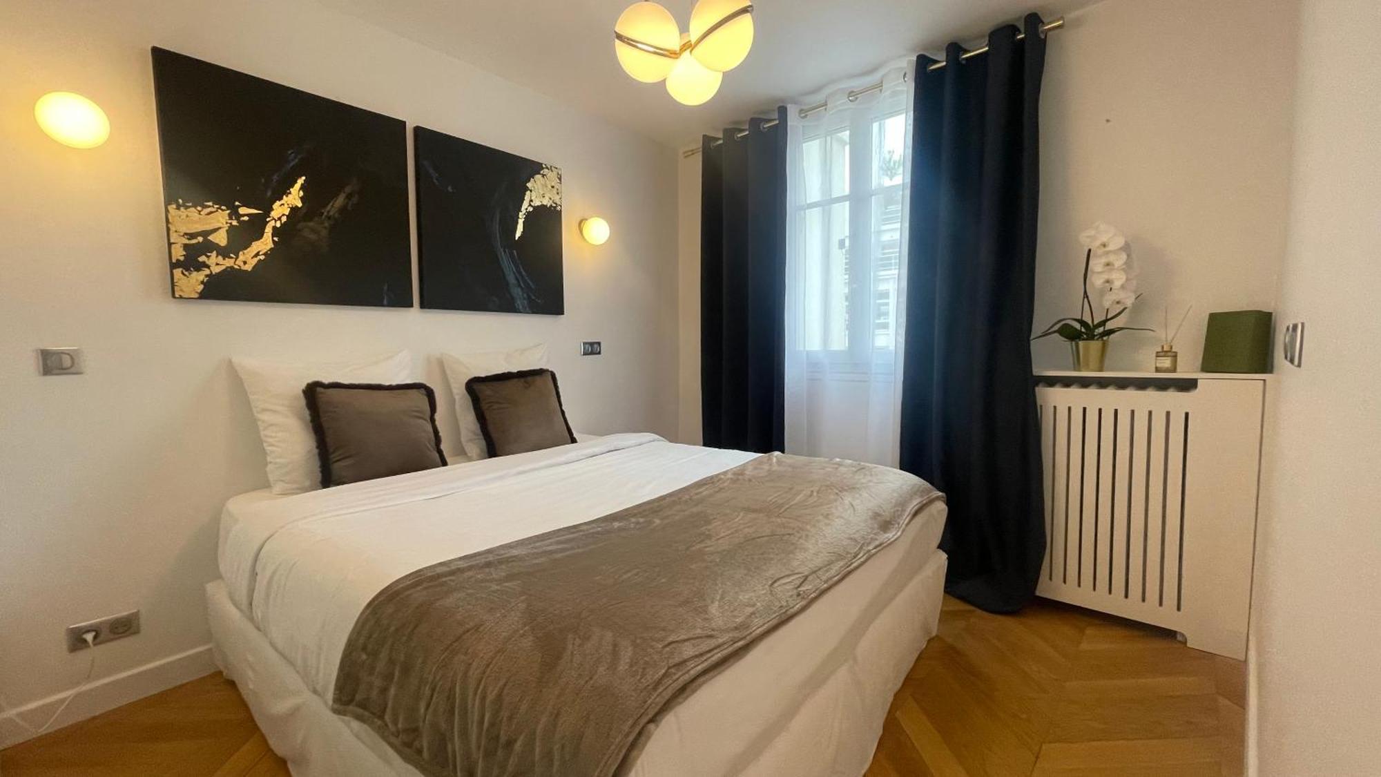 Appartement Chanel Avenue Montaigne & Elysees 4 Guests Parijs